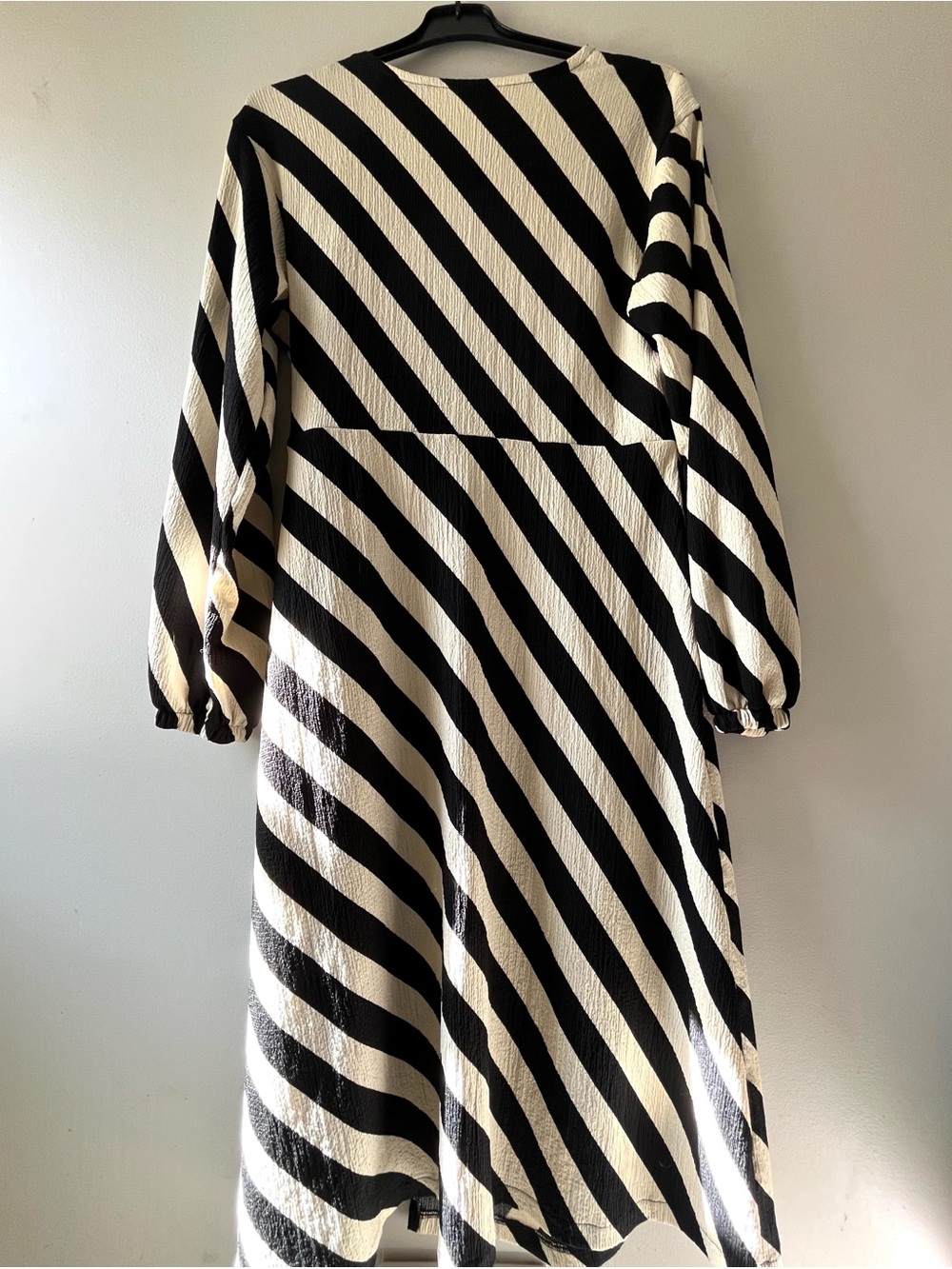 H&M Black and Cream Diagonal Wrap Midi Dress - Picture 7 of 8
